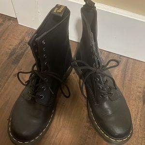 Dr. Martens  air wear boots black 9